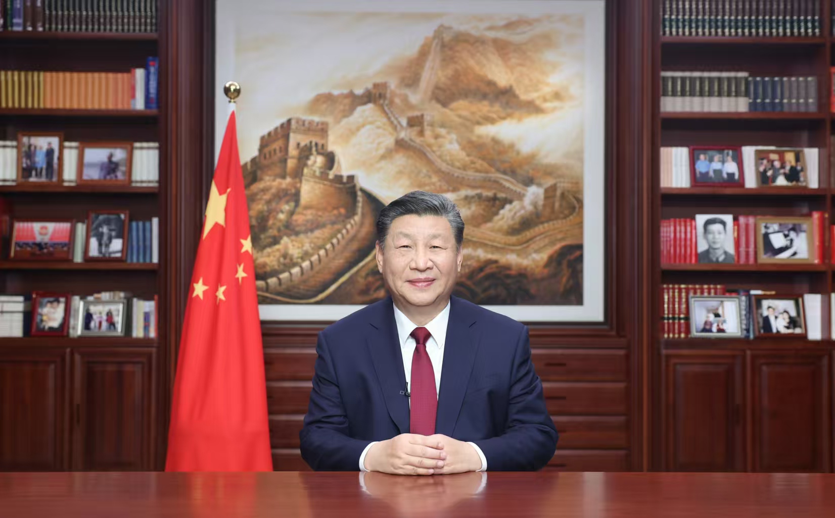 2023年12月31日，新年前夕，國家主席習近平通過中央廣播電視總臺和互聯(lián)網(wǎng)，發(fā)表二〇二四年新年賀詞。圖片來源：新華社
